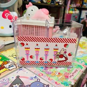 Marroncream pen holder